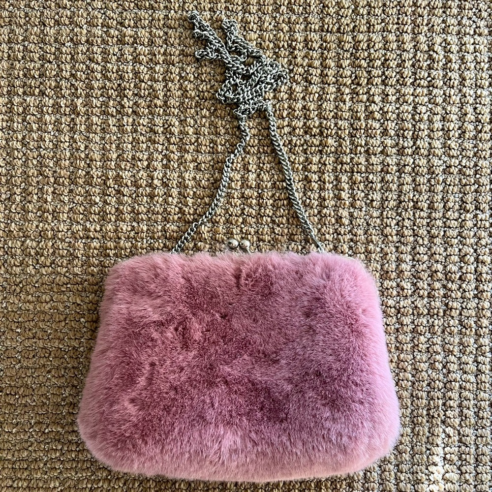 Chelsea28 pink fluffy purse